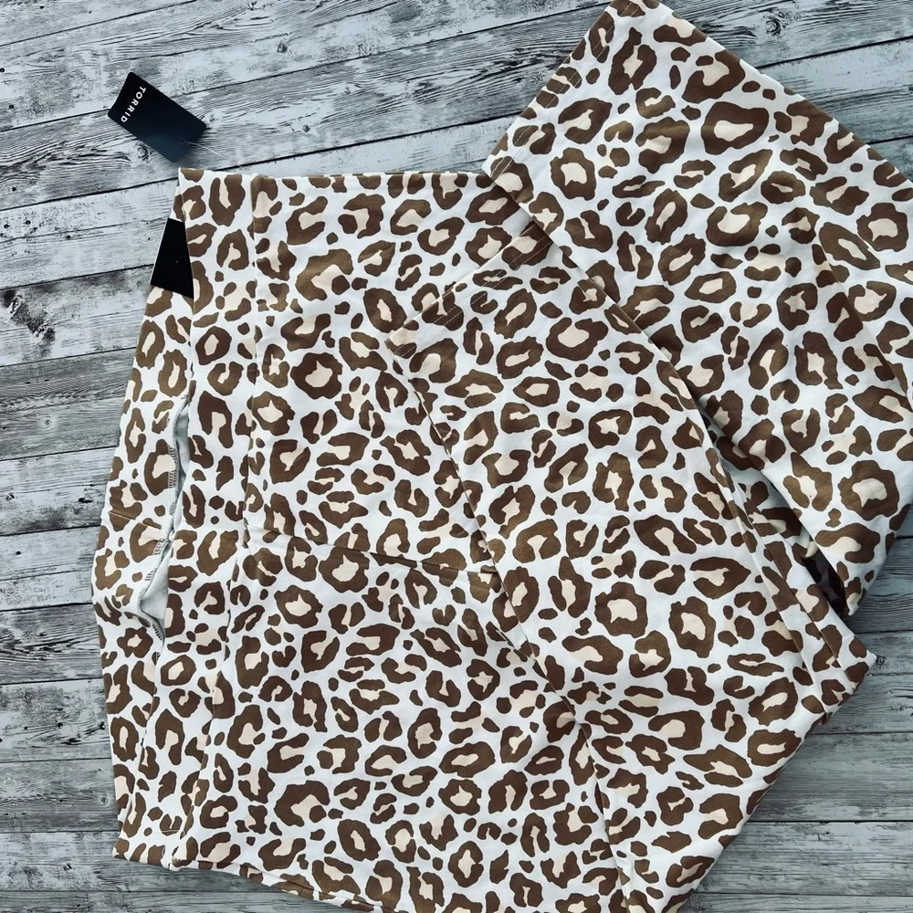 Torrid Brown and Cream Leopard Print Leggings - Picture 3 of 4
